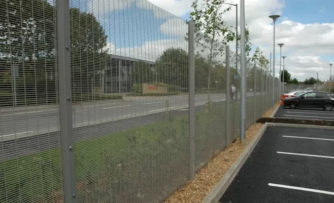 How to use the fence of the sports field