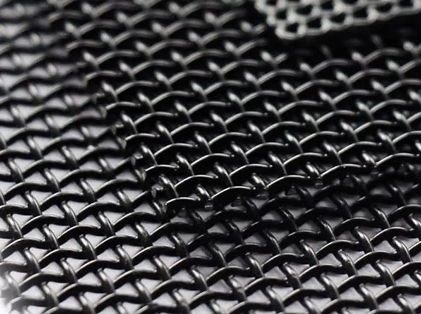 The life span of manganese steel and stainless steel mesh can reach 4-8 times that of ordinary mesh