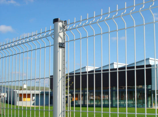 Treatment for curved mesh fence