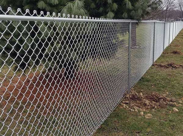 2 common uses of chain link fences