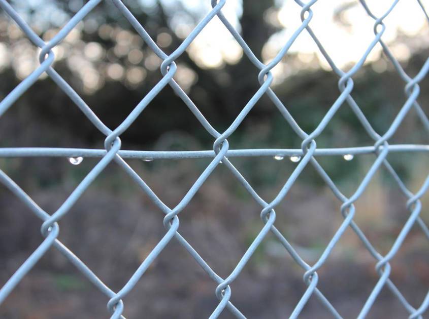 In which environment the chain link fence needs to be processed