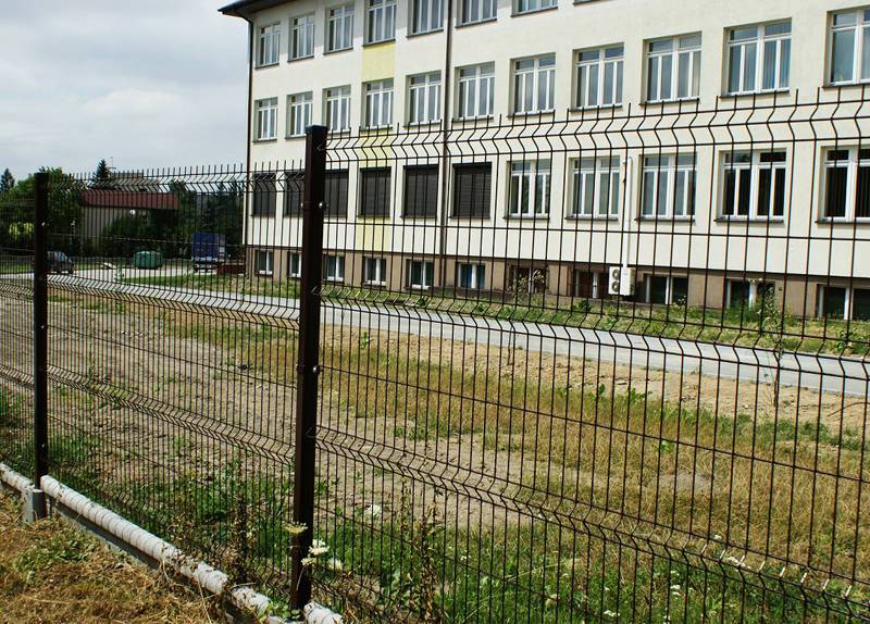 What does a fence below cost price mean