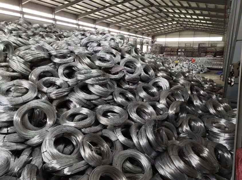 Galvanized wire is divided into hot dipped galvanized wire and cold galvanized wire (electro galvanized wire)
