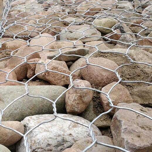 Advantages of twisted hexagonal mesh