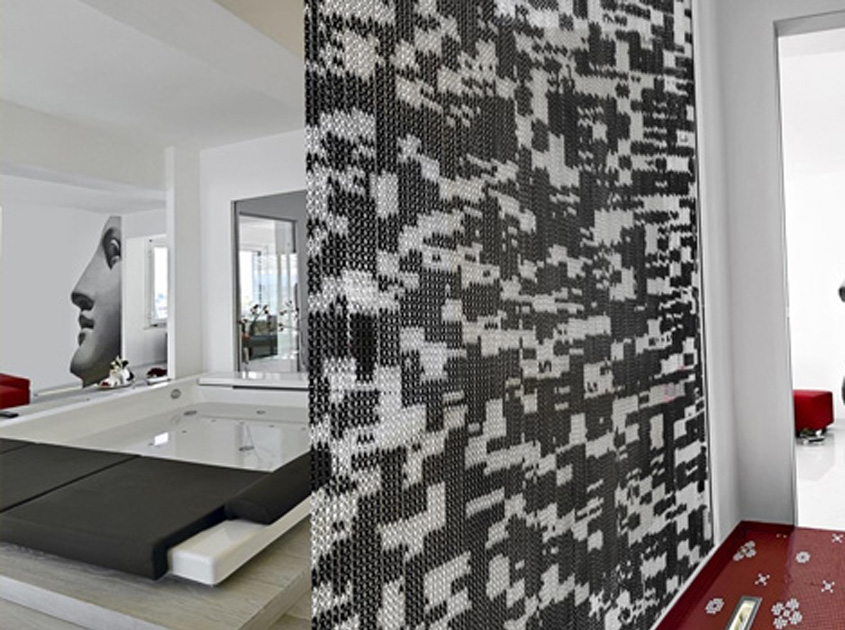 the advantages of decorative chain link fence curtains
