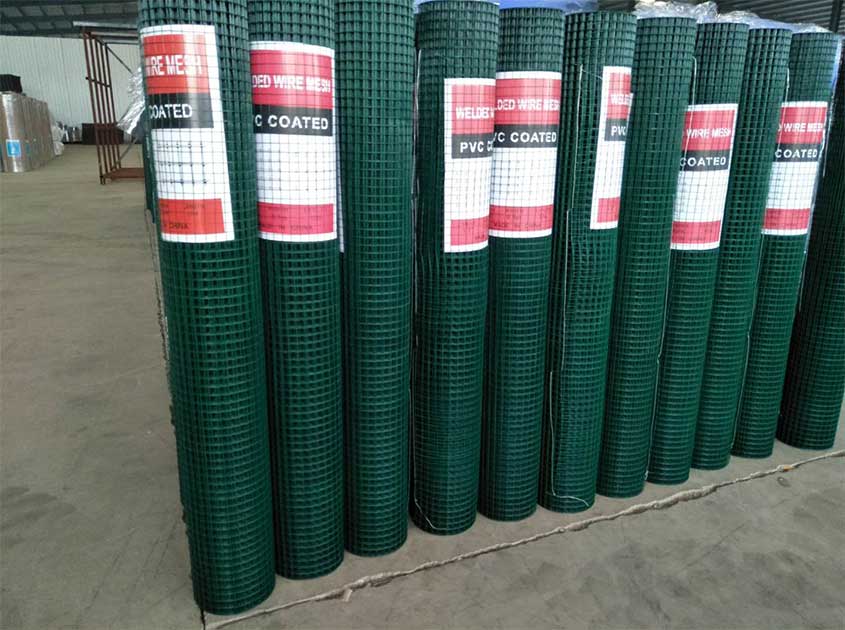 Garden application of welded mesh roll