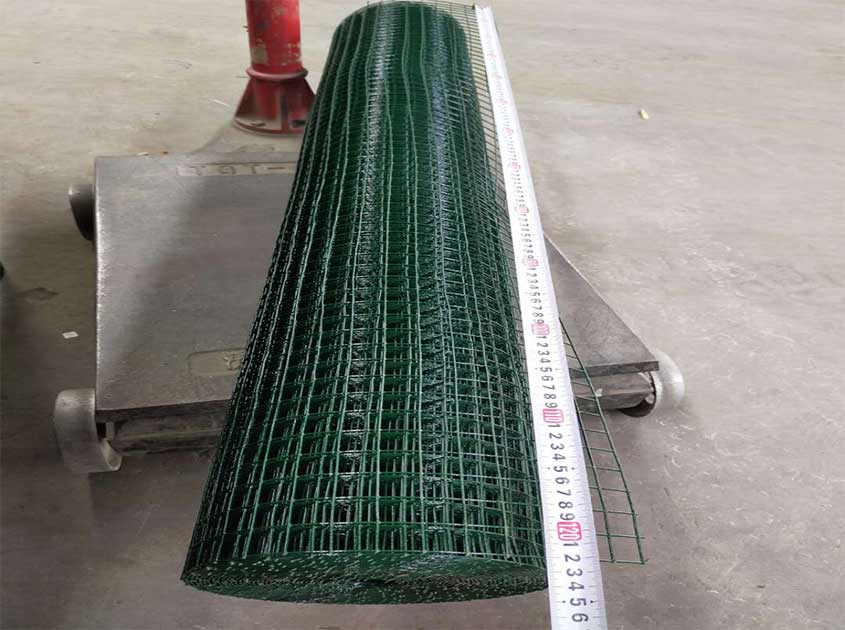 Garden application of welded mesh roll