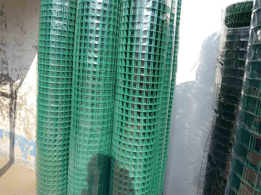 Welded  wire mesh rolls: a key role in the welding process