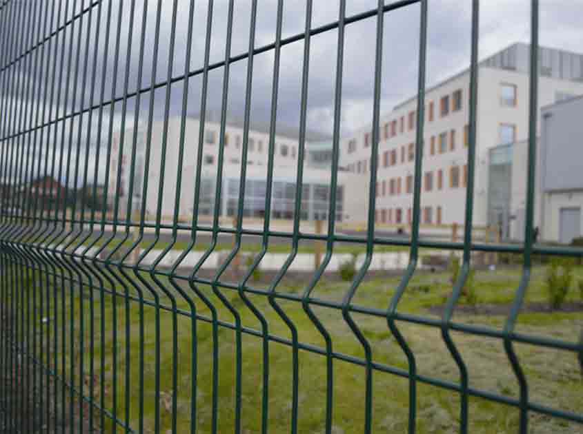 China Wire Mesh Fence: A Reliable Solution for Security and Perimeter Protection