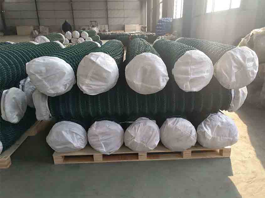 Designing Aesthetically Pleasing Spaces with Chain Link Fence Rolls Designing Aesthetically Pleasing Spaces with Chain Link Fence Rolls