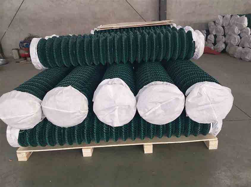 Designing Aesthetically Pleasing Spaces with Chain Link Fence Rolls Designing Aesthetically Pleasing Spaces with Chain Link Fence Rolls