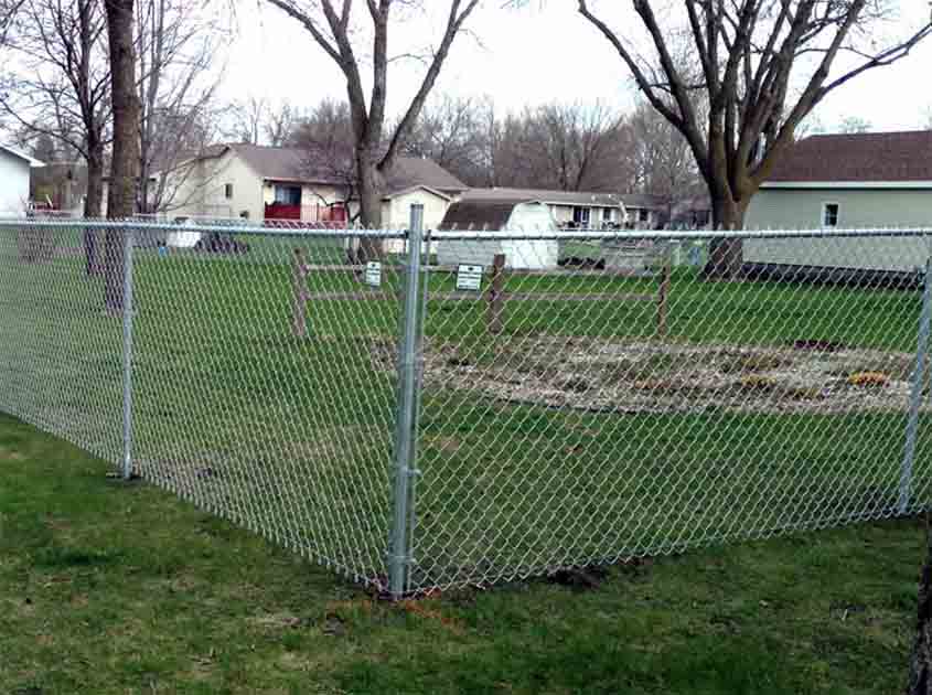 Chain Link Fence Rolls for Airport Perimeters: Meeting Strict Security Standards