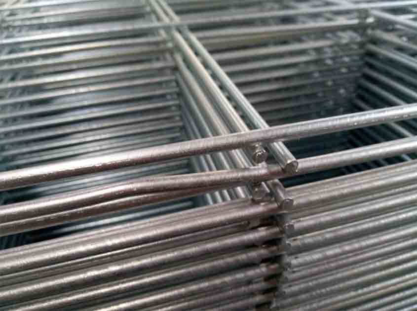Welded Wire Mesh Panels: Ensuring Safety in Elevated Walkways and Platforms