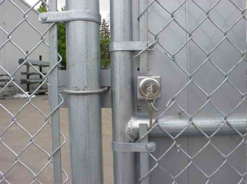 How Does Chain Link Fence Roll Compare to Other Fencing Options