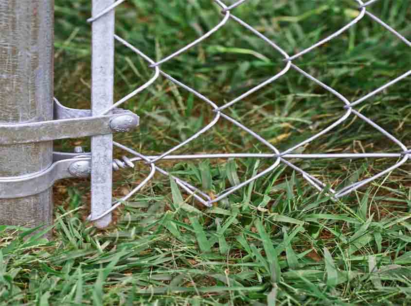 How Does Chain Link Fence Roll Compare to Other Fencing Options