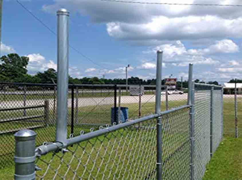 How Does Chain Link Fence Roll Compare to Other Fencing Options