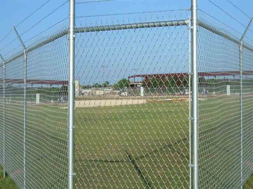 Are Chain Link Fence Rolls Suitable for Commercial and Industrial Applications