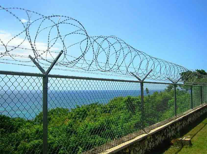 How Easy is it to Install Chain Link Fence Rolls