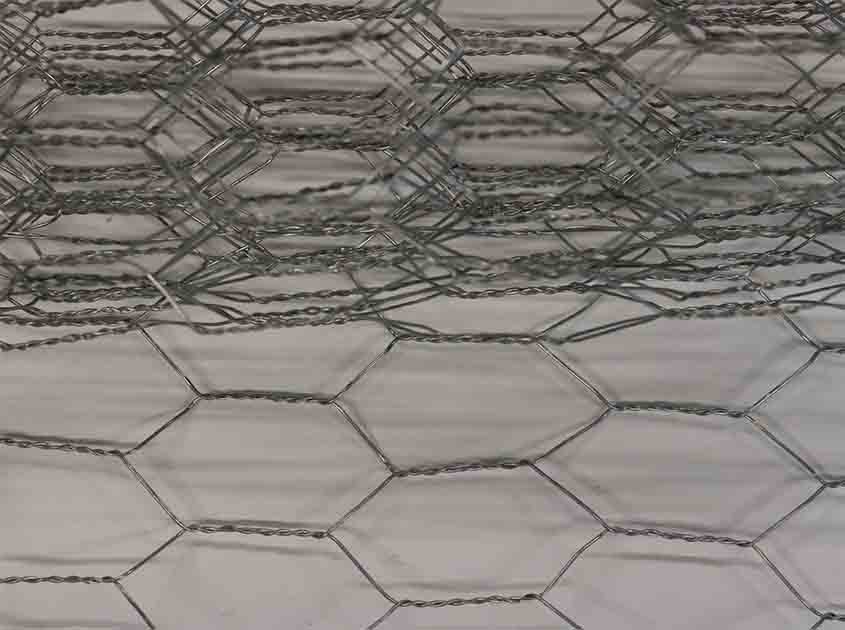 Can chicken wire mesh be used for landscaping purposes
