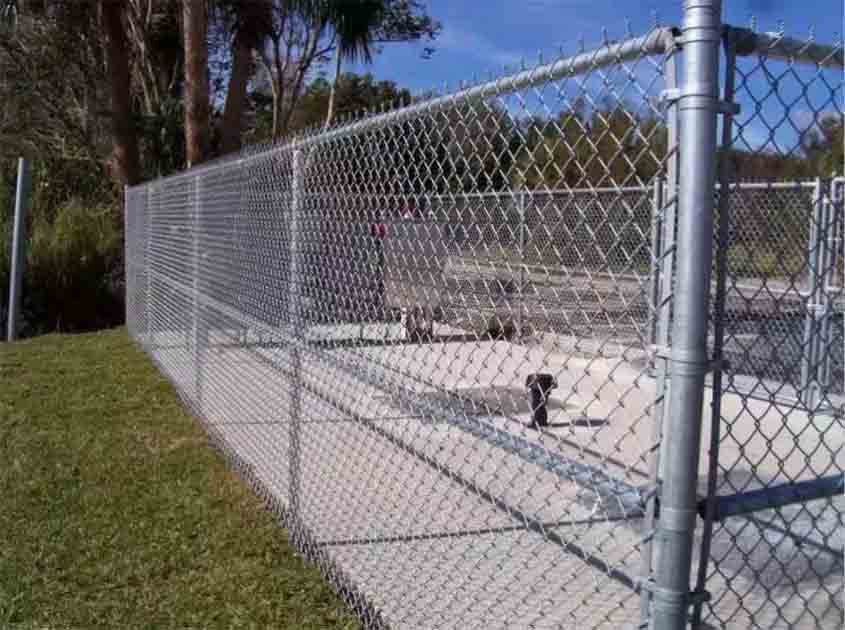 How Durable are Chain Link Fence Rolls Compared to Other Fencing Materials