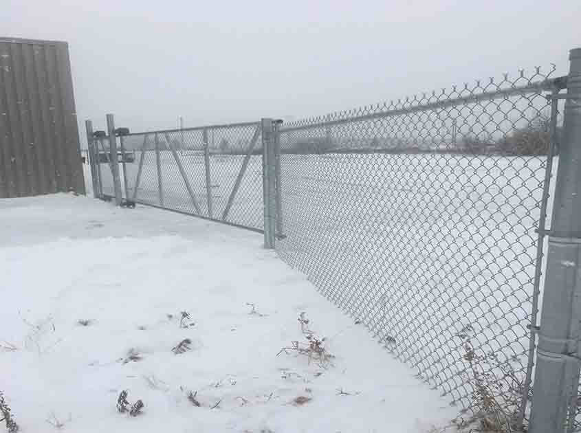 How Durable are Chain Link Fence Rolls Compared to Other Fencing Materials