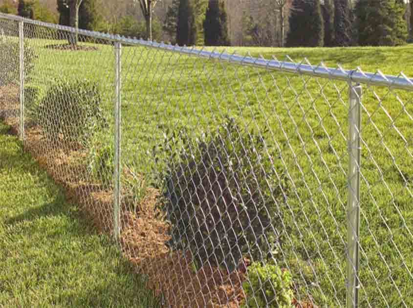 Are Chain Link Fence Rolls Suitable for Enclosing Swimming Pools