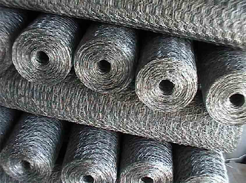 What are the installation considerations for chicken wire mesh on different surfaces