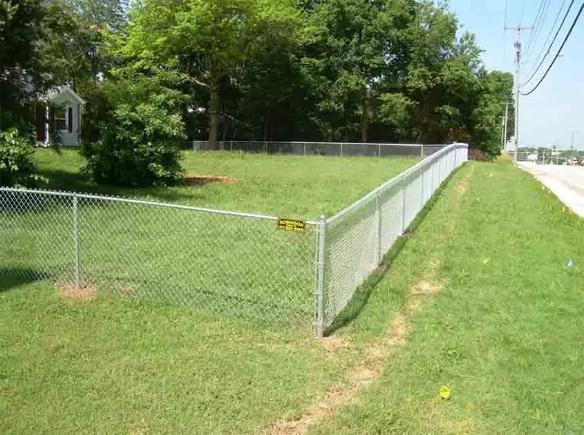 Exploring the Different Gauges of Chain Link Fence Rolls and Their Applications