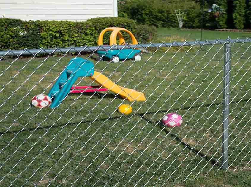 Exploring the Different Gauges of Chain Link Fence Rolls and Their Applications