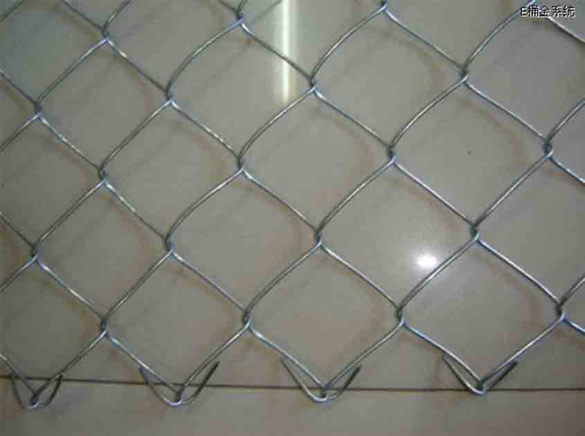Can Chain Link Fence Rolls be Used as Dividers in Large Outdoor Areas