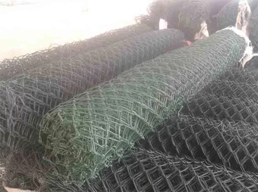 What Are the Options for Adding Visual Appeal to Chain Link Fence Rolls