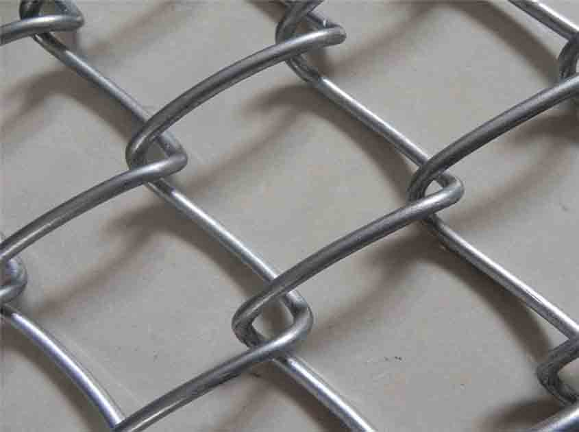 What Are the Options for Adding Visual Appeal to Chain Link Fence Rolls