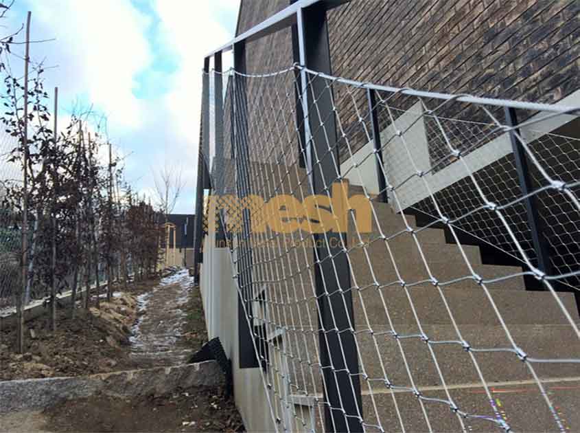 Exploring the Strength and Versatility of Wire Rope Mesh
