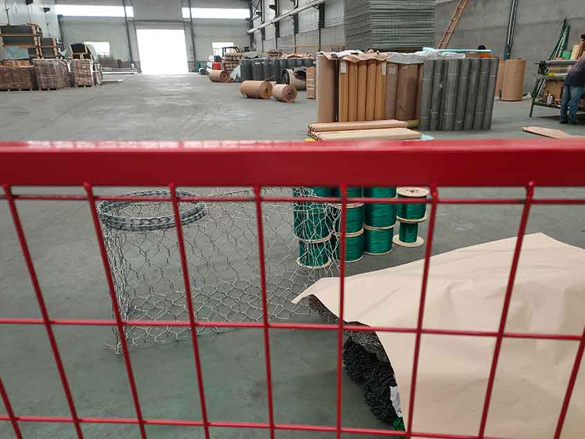 Advantages of Using China Wire Mesh Fence in Transportation Infrastructure