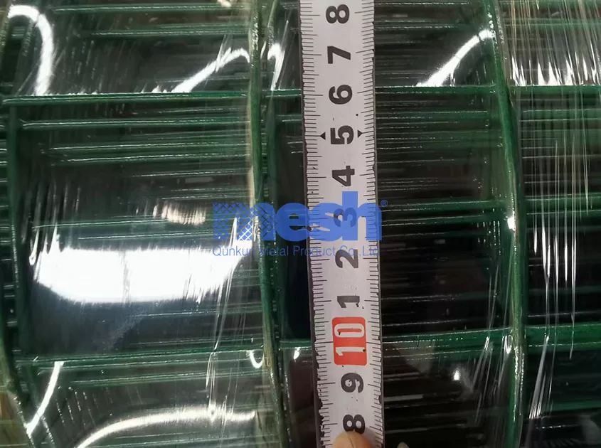 Connection and Fixation: Master Holland Wire Mesh Fence Assembly Skills