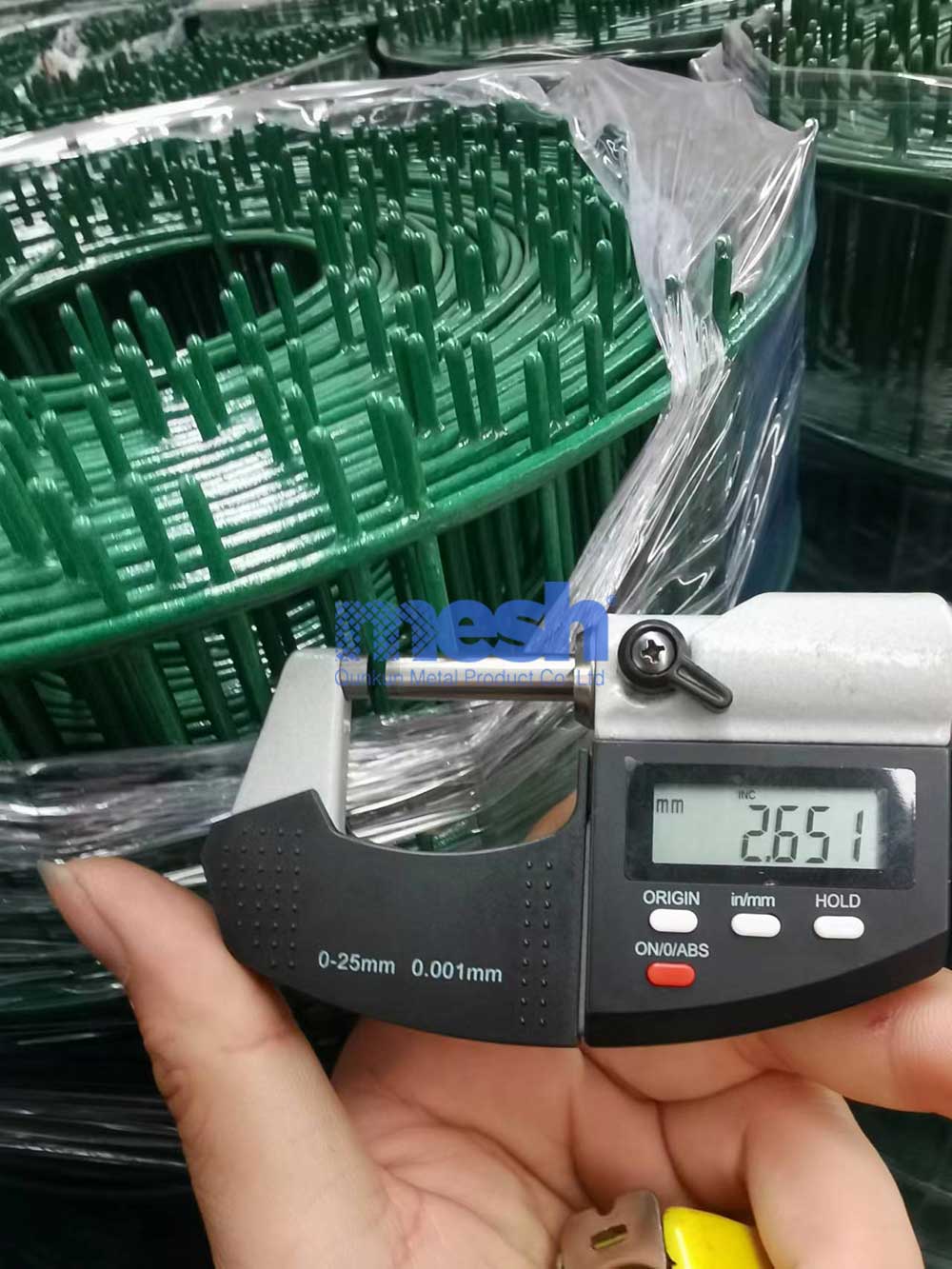 Connection and Fixation: Master Holland Wire Mesh Fence Assembly Skills