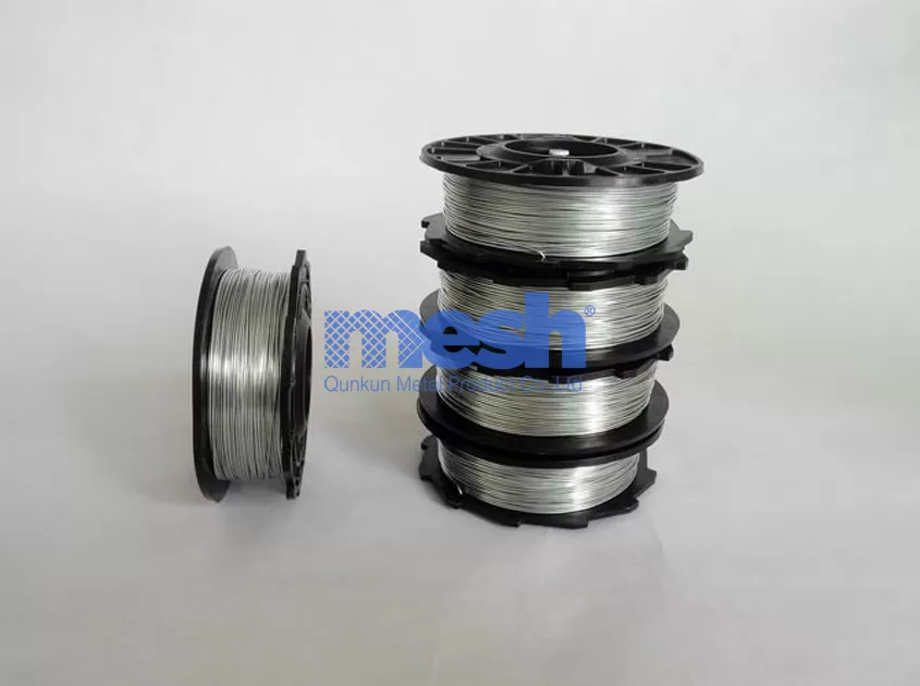 Stable support to create a perfect fence: selection and setting of small coil steel wire mesh support columns