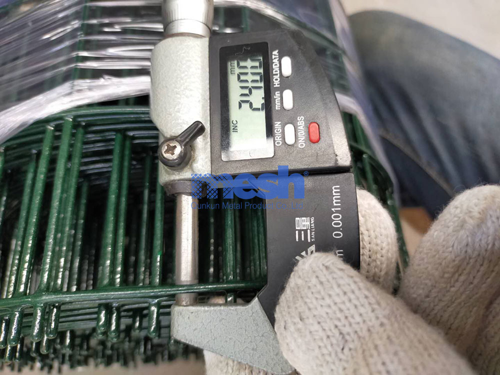 Holland Wire Mesh vs. Regular Welded Wire Mesh: Advantages and Differences