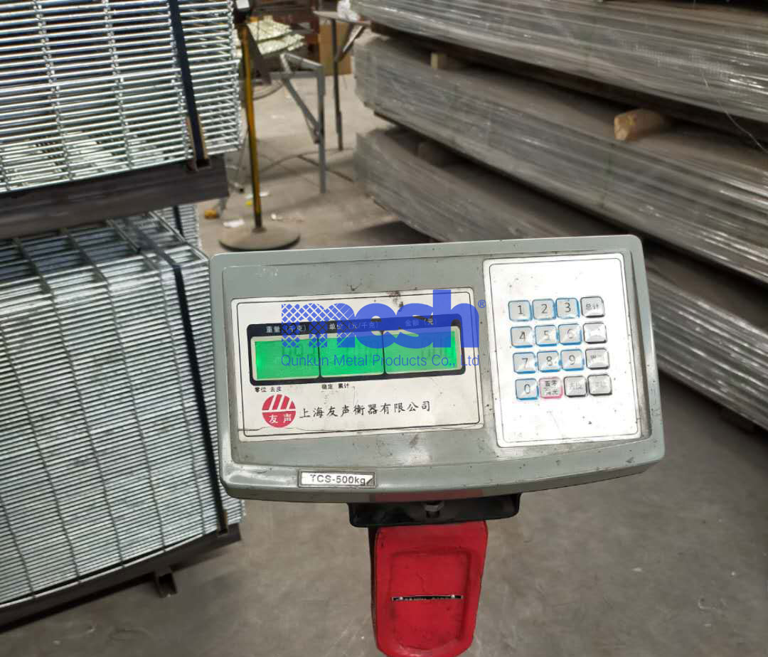 Breaking Tradition: The Modern Design of Holland Wire Mesh