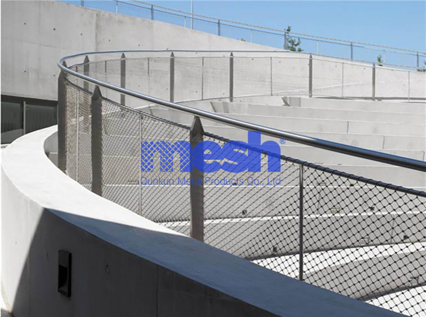 Wire Rope Mesh vs. Welded Mesh: A Comparative Analysis