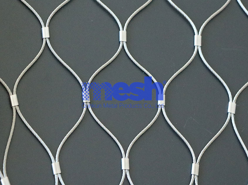 Wire Rope Mesh in Aquatic Centers: A Splash of Safety