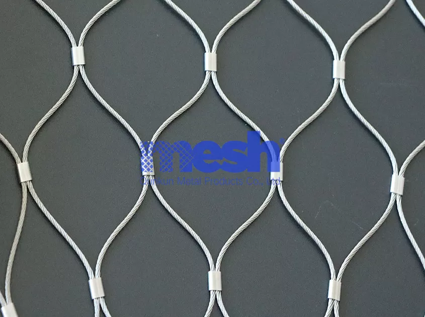 Wire Rope Mesh in Aquatic Centers: A Splash of Safety