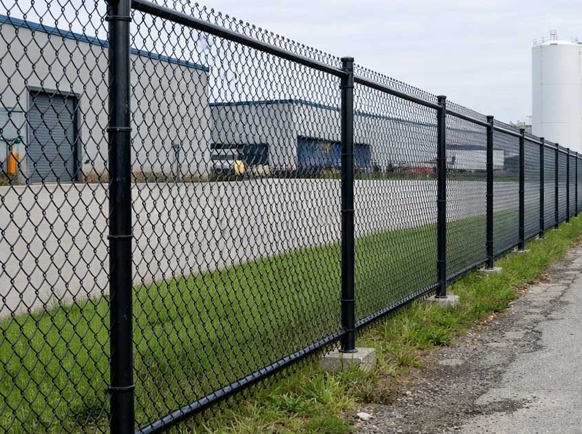 Chain Link Fence Maintenance Tips for Corrosion Resistance Chain Link Fence Maintenance Tips for Corrosion Resistance