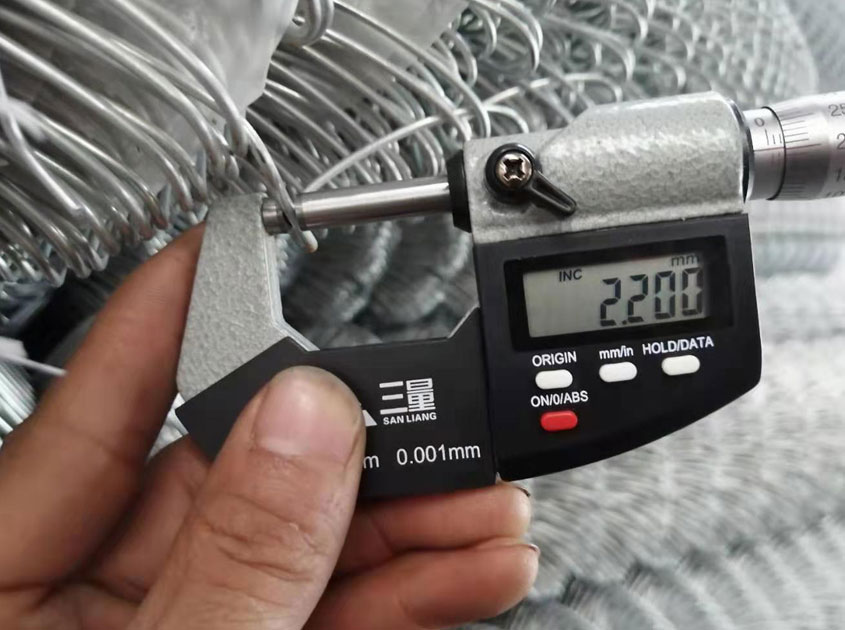Chain Link Wire Mesh: Types, Specifications and Applications Guide