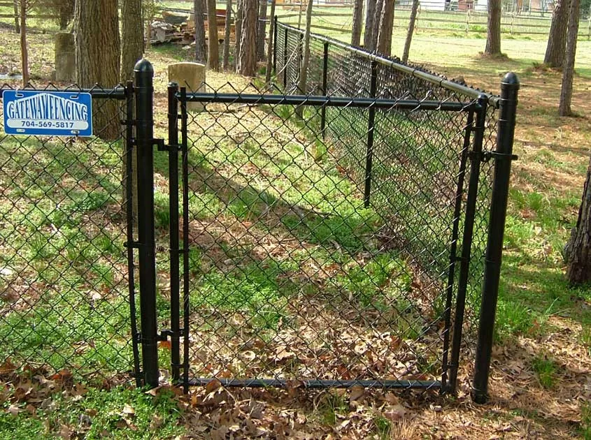 Galvanized vs PVC-Coated Chain Link Mesh: Materials, Performance and Buying Guide