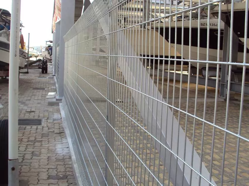 Welded Wire Mesh Rolls for Agriculture and Construction: Applications and Selection Guide