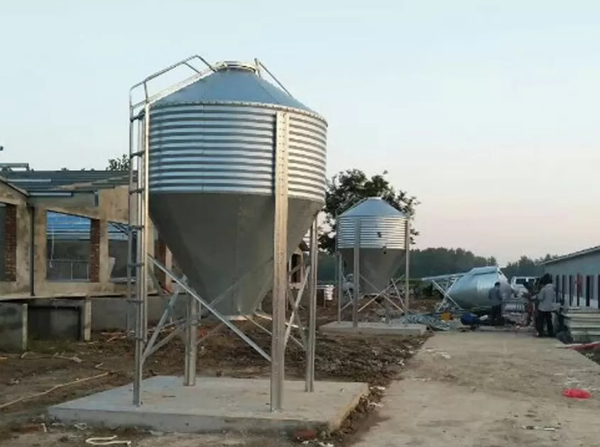 Feed storage farm silo