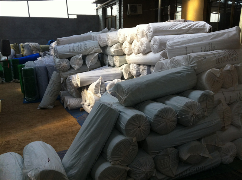 Our black epoxy resin coated woven aluminium insect mesh is perfect for keeping out flies and other insects.