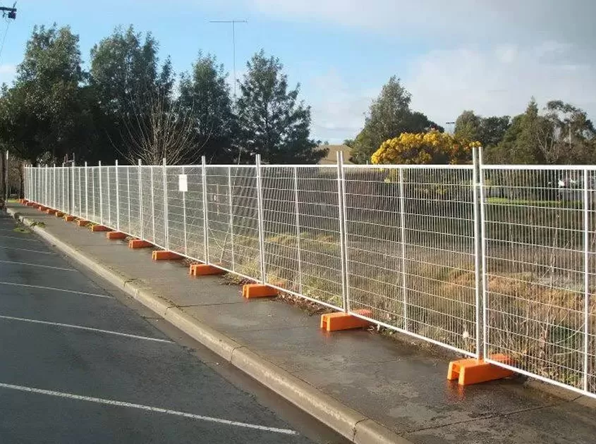 7 Tips for Choosing and Customizing Temporary Fencing